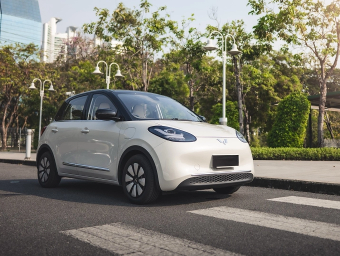 Một mẫu xe điện Wuling được ra mắt tại Việt Nam gần đây có giá thấp nhất 399 triệu đồng. Ảnh: TMT Motors
