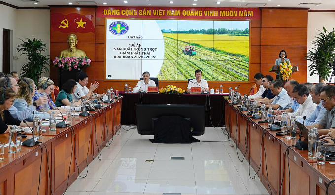 Hội nghị tham vấn đề án sản xuất trồng trọt giảm phát thải, sáng 30/7. Ảnh: N.N