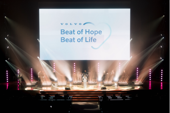 Ca sĩ Nguyên Hà trên sân khấu Beat of Hope, Beat of Life. Ảnh: Volvo
