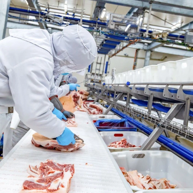 Dây chuyền sản xuất thịt ủ mát của đơn vị. Ảnh: Masan