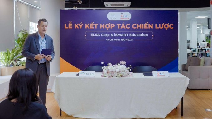 Ông Will Polese, Phó chủ tịch Kinh doanh Toàn cầu ELSA Corp chia sẻ tại buổi lễ ký kết. Ảnh: iSmart