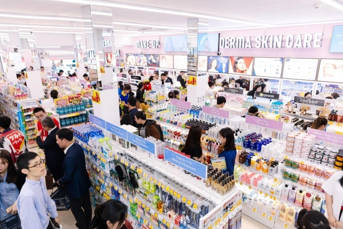 Không gian cửa hàng Tsuruha được thiết kế theo mô hình drugstore kiểu Nhật. Ảnh: Tsuruha Việt Nam