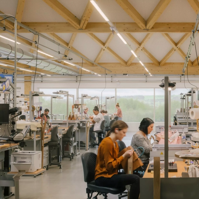 Thương hiệu tiếp tục đầu tư vào các xưởng sản xuất trong tương lai. Ảnh: Hermès