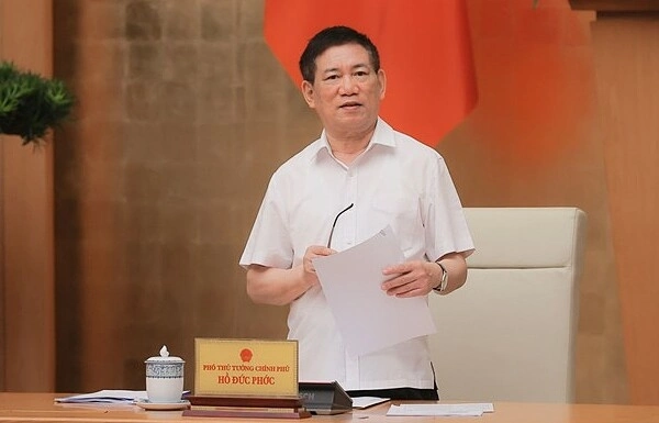 Phó Thủ tướng Hồ Đức Phớc chủ trì cuộc họp Ban Chỉ đạo cơ cấu lại các tổ chức tín dụng và xử lý nợ xấu. Ảnh: VGP