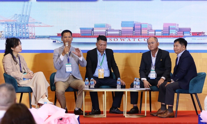 Từ trái sang, bà Ngọc Nguyễn, ông Nguyễn Văn Hà, ông Mai Trọng Đàm, ông Vũ Trường Tôn Hiển và ông Phạm Hải Anh tại tọa đàm. Ảnh ban tổ chức
