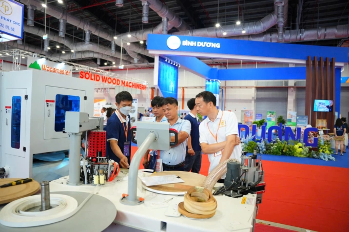 Hội chợ năm nay quy tụ 100 doanh nghiệp.