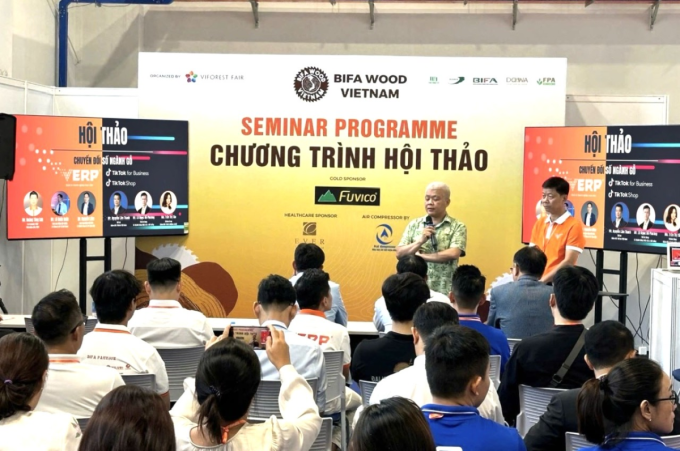 Các hội thảo bên lề sự kiện.