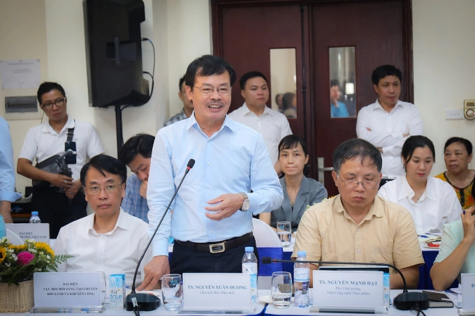 ông Nguyễn Xuân Dương, Chủ tịch Hội Chăn nuôi Việt Nam, phát biểu tại hội thảo ngành sữa, ngày 5/8. Ảnh: Báo Công Thương
