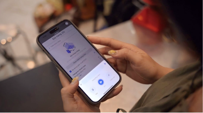 Giải pháp Misa eShop hoạt động trên smartphone, không yêu cầu thiết bị máy tính cồng kềnh. Ảnh: Misa