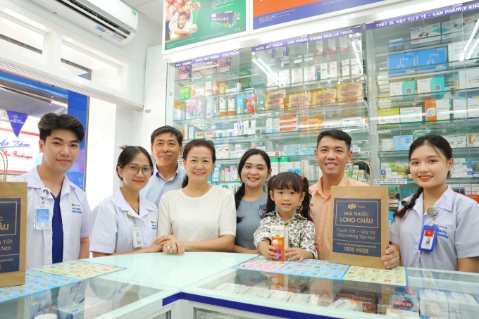 Châm ngôn của Long Châu là: mọi người Việt - từ thành thị đến nông thôn - đều có quyền tiếp cận thuốc và tiến bộ y học bình đẳng như nhau. Ảnh: LC