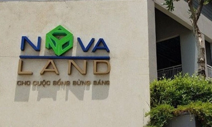 Logo của Novaland trên cổng vào một dự án bất động sản. Ảnh: NVL