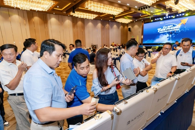 Các sản phẩm mới tối ưu trải nghiệm người dùng được doanh nghiệp giới thiệu tại hội nghị khách hàng 2025. Ảnh: Austdoor