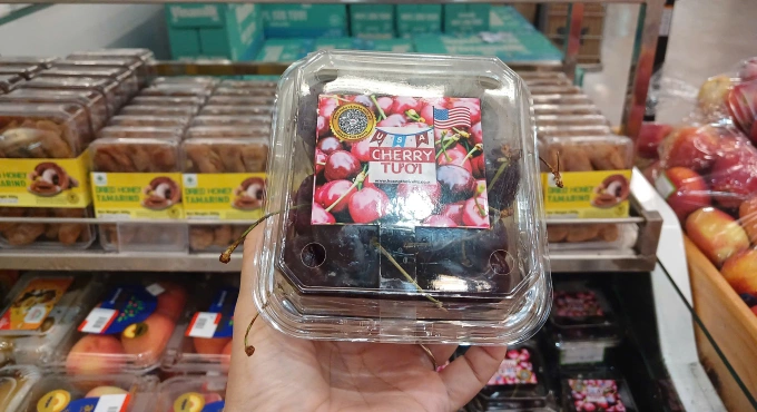 Cherry Mỹ được bán khắp các siêu thị của Việt Nam. Ảnh: Thi Hà
