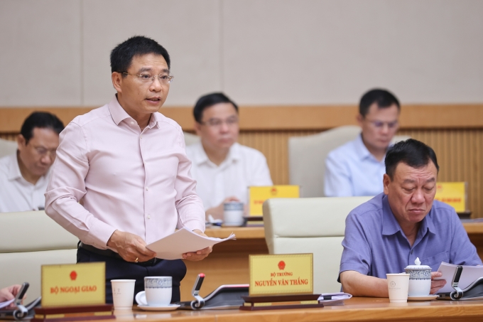 Bộ trưởng Tài chính Nguyễn Văn Thắng báo cáo tại cuộc họp Chính phủ, ngày 7/8. Ảnh: VGP