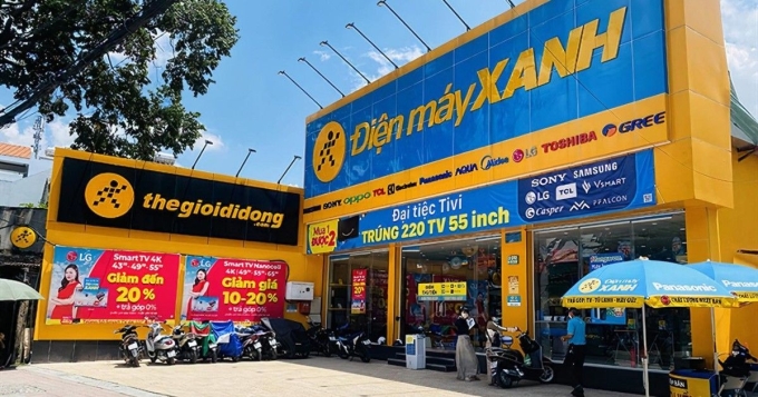 Bên ngoài cửa hàng Thế Giới Di Động và Điện Máy Xanh. Ảnh: MWG