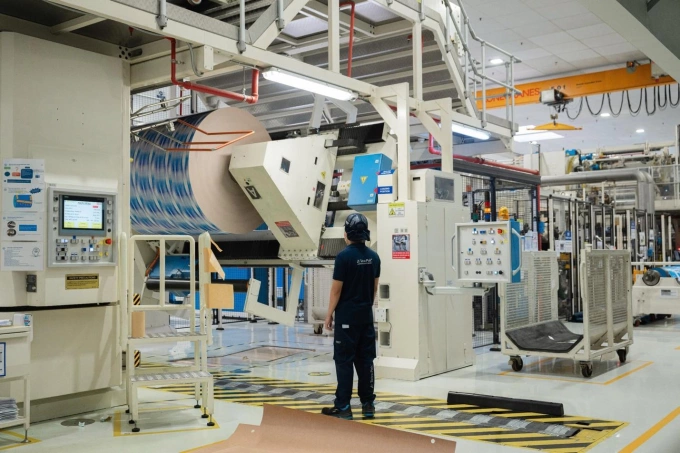Nhà máy sản xuất bao bì tiệt trùng tại Bình Dương được trang bị hệ thống máy móc hiện đại. Ảnh: Tetra Pak