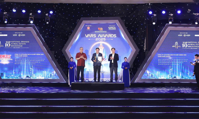 DKRS nhận giải thưởng Top 10 Thương hiệu quốc gia về môi giới bất động sản. Ảnh: Vạn Phát