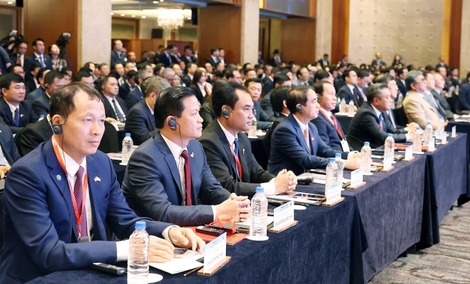 Đại diện các doanh nghiệp tham dự Diễn đàn kinh tế Việt Nam - Hàn Quốc, sáng 12/8, tại Seoul. Ảnh: TTXVN