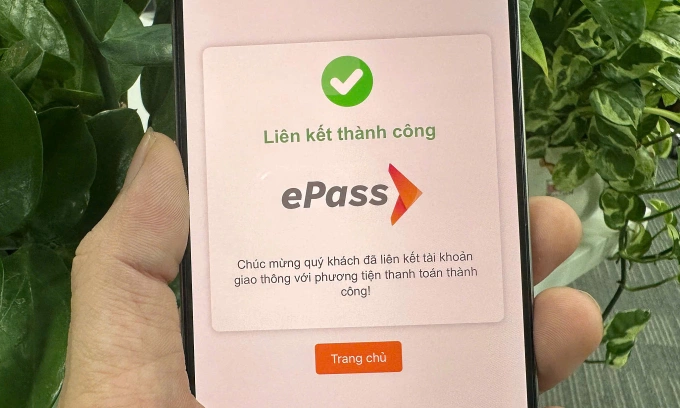 Tài khoản giao thông hoàn thành liên kết với một phương tiện thanh toán hôm 12/8. Ảnh: Anh Tú