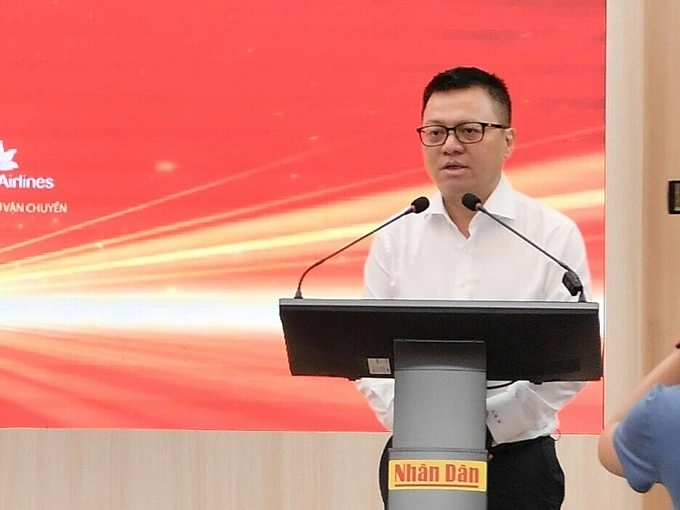 Đồng chí Lê Quốc Minh, Ủy viên BCH Trung ương Đảng, Tổng Biên tập Báo Nhân Dân, Phó Trưởng Ban Tuyên giáo và Dân vận Trung ương, Chủ tịch Hội Nhà báo Việt Nam phát biểu. Ảnh: Vietcombank