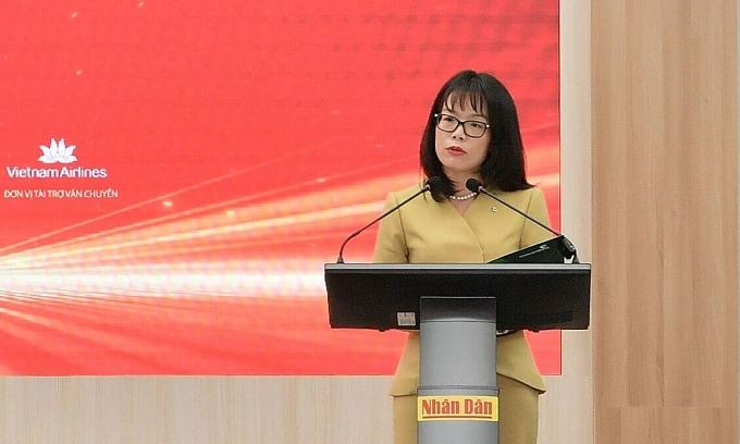 Bà Đoàn Hồng Nhung, Thành viên Ban Điều hành, Giám đốc Khối Bán lẻ Vietcombank phát biểu. Ảnh: Vietcombank