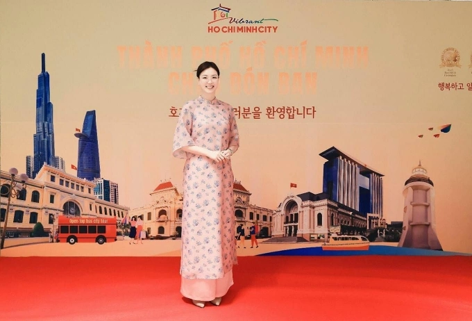 Bà Trang Phương - CEO Bon Spa - cho biết rất phấn khởi khi góp mặt trong chuyến đi. Cụ thể, ngày 13/8, bà cùng đoàn dự chương trình quảng bá, xúc tiến du lịch Việt Nam, tham gia Diễn đàn doanh nghiệp TP HCM - Busan. Ảnh: NVCC