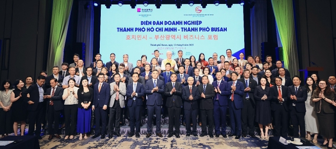 Qua chuỗi hoạt động cùng chương trình kỷ niệm 30 năm ngày thiết lập quan hệ hữu nghị TP HCM - Busan (13-14/8), CEO Trang Phương có dịp trao đổi, kết nối với các đại diện doanh nghiệp Hàn Quốc, tiến tới quá trình hợp tác chiến lược lâu dài. Ảnh: NVCC