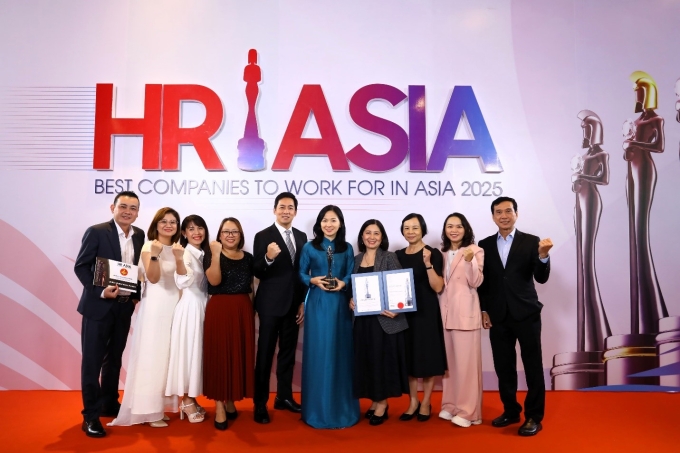 Ban lãnh đạo UIP tại lễ trao giải HR Asia Awards 2025. Ảnh: