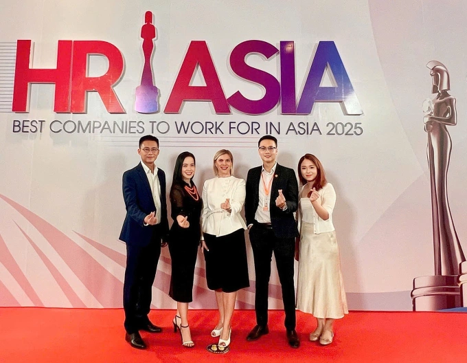 Đại diện SHBFinance chụp ảnh tại lễ trao giải HR Asia Awards 2025. Ảnh: SHBFinance