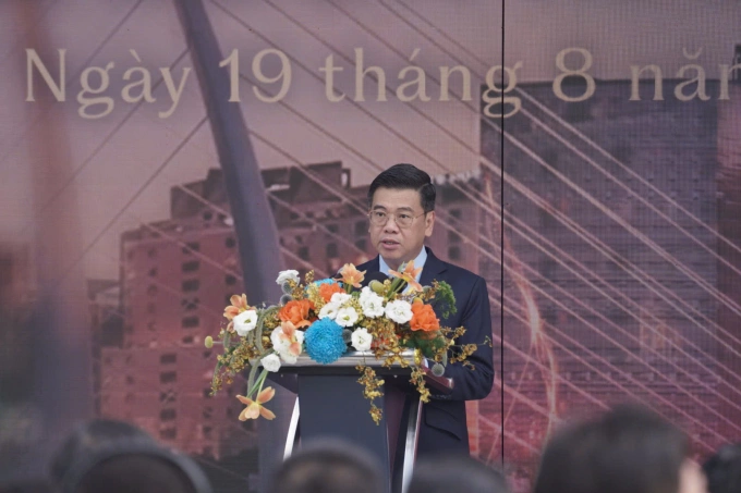 Ông Nguyễn Văn Dũng, Phó chủ tịch UBND TP HCM, đánh giá ý nghĩa công trình, sáng 19/8. Ảnh: Quỳnh Trần
