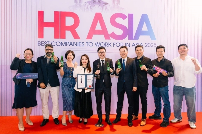 Tập thể Carlsberg Việt Nam nhận giải thưởng Nơi làm việc tốt nhất châu Á tại HR Asia Awards 2025. Ảnh: Carlsberg Việt Nam