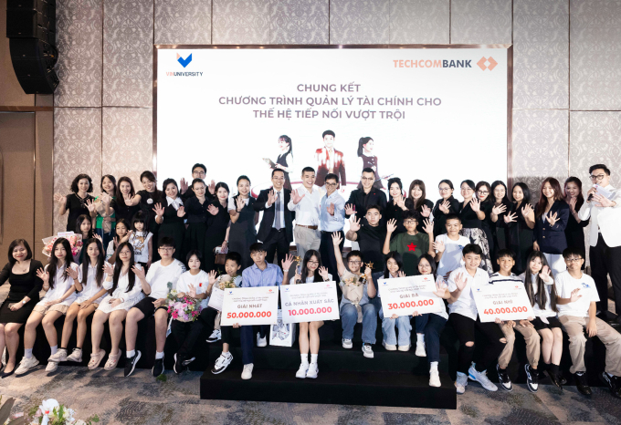 Các thí sinh tham dự Chung kết chương trình Quản lý tài chính dành cho thế hệ tiếp nối vượt trội. Ảnh: Techcombank