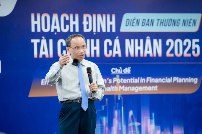 TS Cấn Văn Lực phát biểu tại diễn đàn hôm 23/8. Ảnh: Ban tổ chức cung cấp
