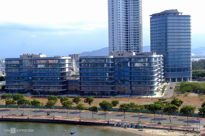 Tòa nhà 22 tầng tại Công viên phần mềm số 2, có tổng diện tích hơn 27.000 m², dự kiến đưa vào sử dụng cuối năm 2025, sẽ đáp ứng ngay nhu cầu hoạt động của Trung tâm tài chính quốc tế gắn với chức năng thu hút các quỹ đầu tư, quỹ kiều hối, thử nghiệm có kiểm soát một số mô hình mới như tài sản số, tiền số... Ảnh: Nguyễn Đông