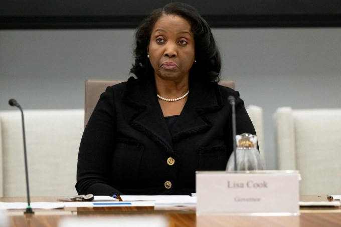 Thống đốc Lisa Cook trong một cuộc họp của FED ở Washington ngày 25/6. Ảnh: AFP