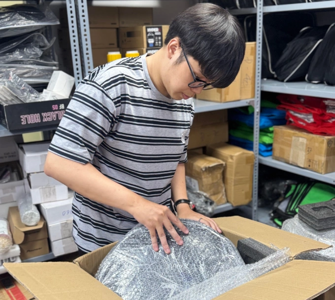 Vấn đề giao các sản phẩm có kích thước lớn tới khách hàng của Car Choice được giải quyết với dịch vụ vận chuyển từ sàn. Ảnh: Car Choice