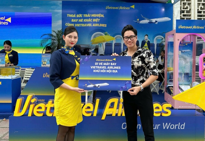 Đến với sự kiện, khách tham quan sẽ có cơ hội nhận được nhiều phần quà từ Vietravel Airlines. Ảnh: Vietravel Airlines