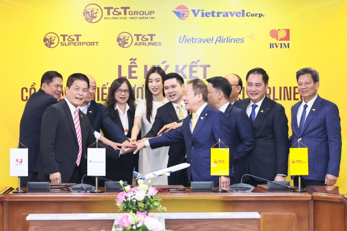 Lễ ký kết giữa T&T Group và Vietravel Airlines hồi tháng 12/2024. Ảnh: T&T Group