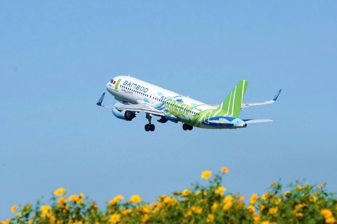Máy bay Bamboo Airways với sắc xanh đặc trưng.