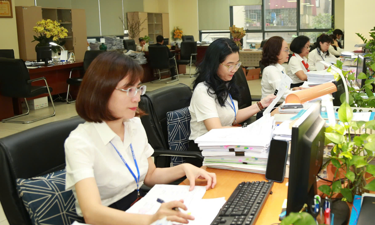 Kho bạc làm xuyên lễ để kịp phát tiền cho người dân