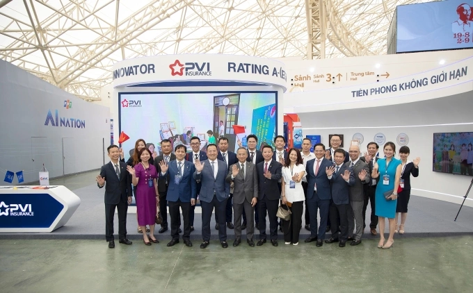 Lãnh đạo và cán bộ nhân viên Bảo hiểm PVI tại sự kiện Triển lãm thành tựu đất nước 80 năm. Ảnh: Bảo hiểm PVI