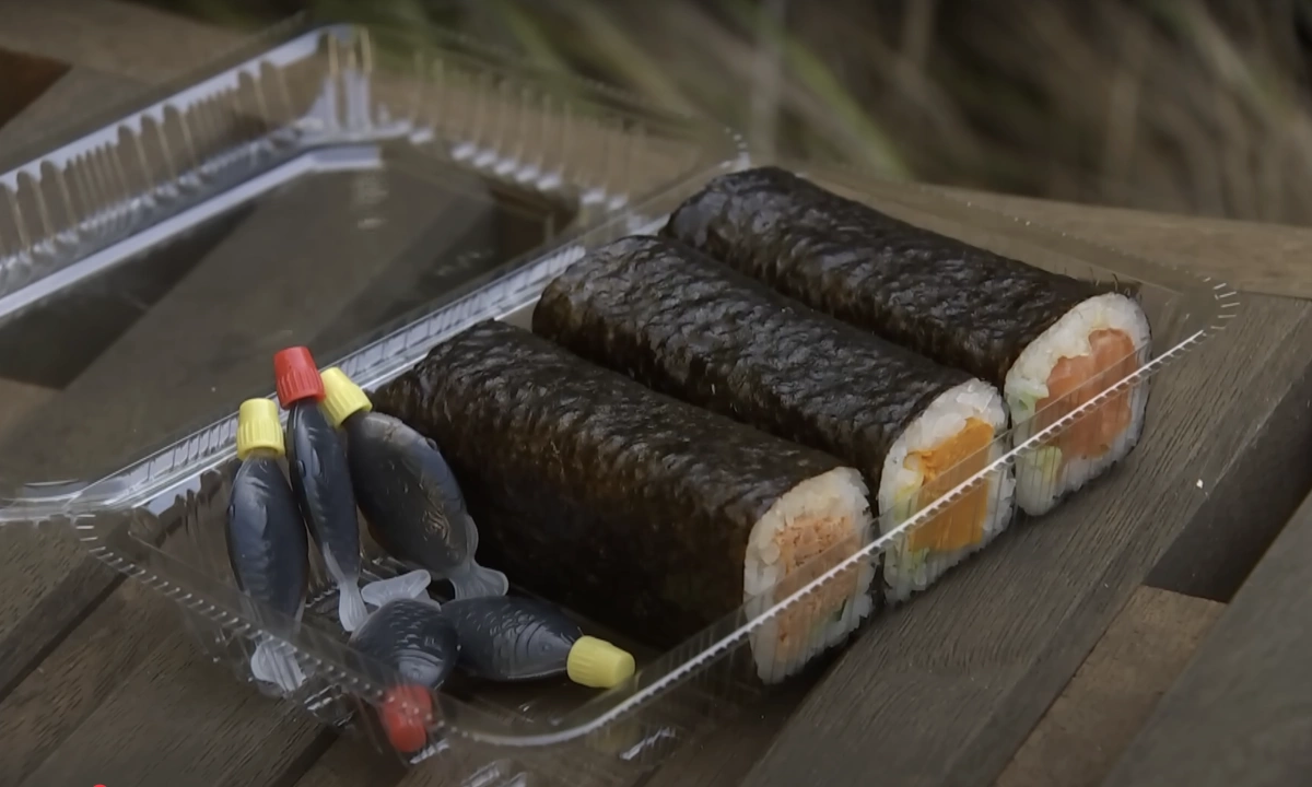 Quốc gia đầu tiên cấm ống cá đựng tương sushi của Nhật Bản