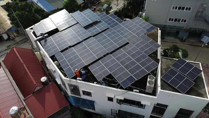 Hệ thống điện mặt trời mái nhà được lắp đặt tại nhà dân. Ảnh: Phương Anh