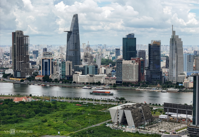 Khu trung tâm TP HCM nhìn từ Thủ Thiêm vào tháng 8/2024. Ảnh: Quỳnh Trần