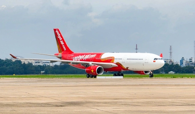 Tàu bay A330 thân rộng của Vietjet tại sân bay Tân Sơn Nhất. Ảnh: Tài Nguyễn