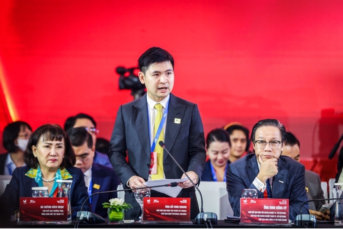 Ông Đỗ Vinh Quang nêu nhóm đề xuất tại Phiên đối thoại cấp cao Diễn đàn Kinh tế tư nhân Việt Nam 2025. Ảnh: T&T Group