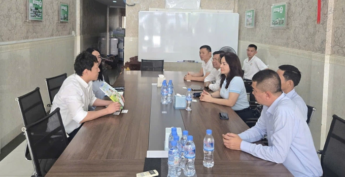 Đoàn công tác làm việc với Forward. Ảnh: PVCFC