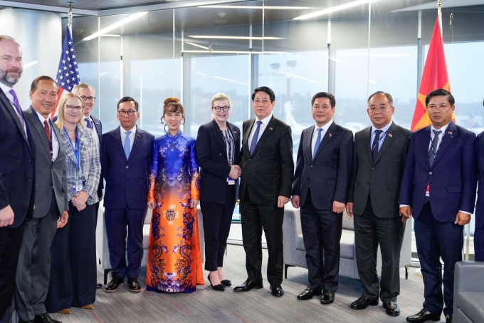 Chủ tịch nước Lương Cường cùng đoàn lãnh đạo cấp cao Việt Nam, Vietjet và Boeing. Ảnh: Quang Nguyễn