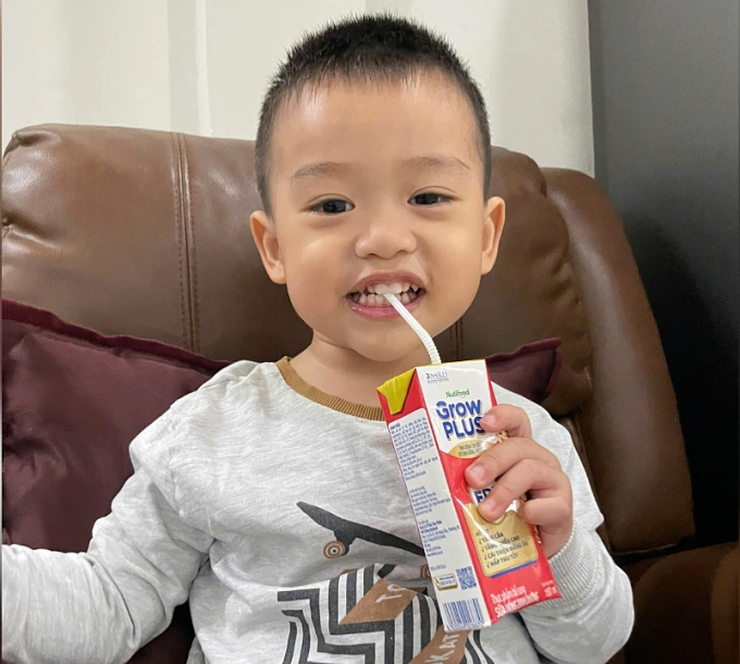 Nutifood GrowPLUS+ Suy Dinh Dưỡng giúp trẻ em suy dinh dưỡng, thấp còi tăng cân và phát triển toàn diện, khỏe mạnh hơn. Ảnh: Nutifood