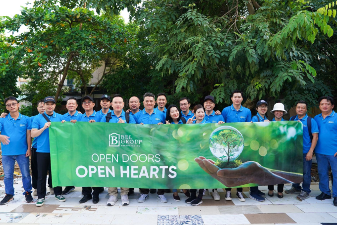 Đội ngũ nhân viên BelGroup Hospitality trước khi ra quân